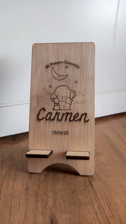 Soporte móvil de madera con detalle grabado - Imagen 4