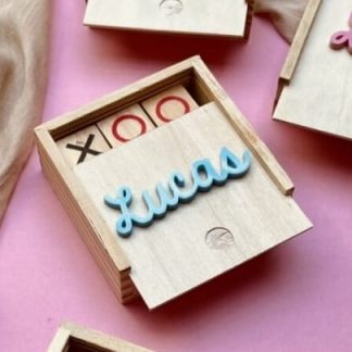 Juego 3 en raya con nombre acrílico